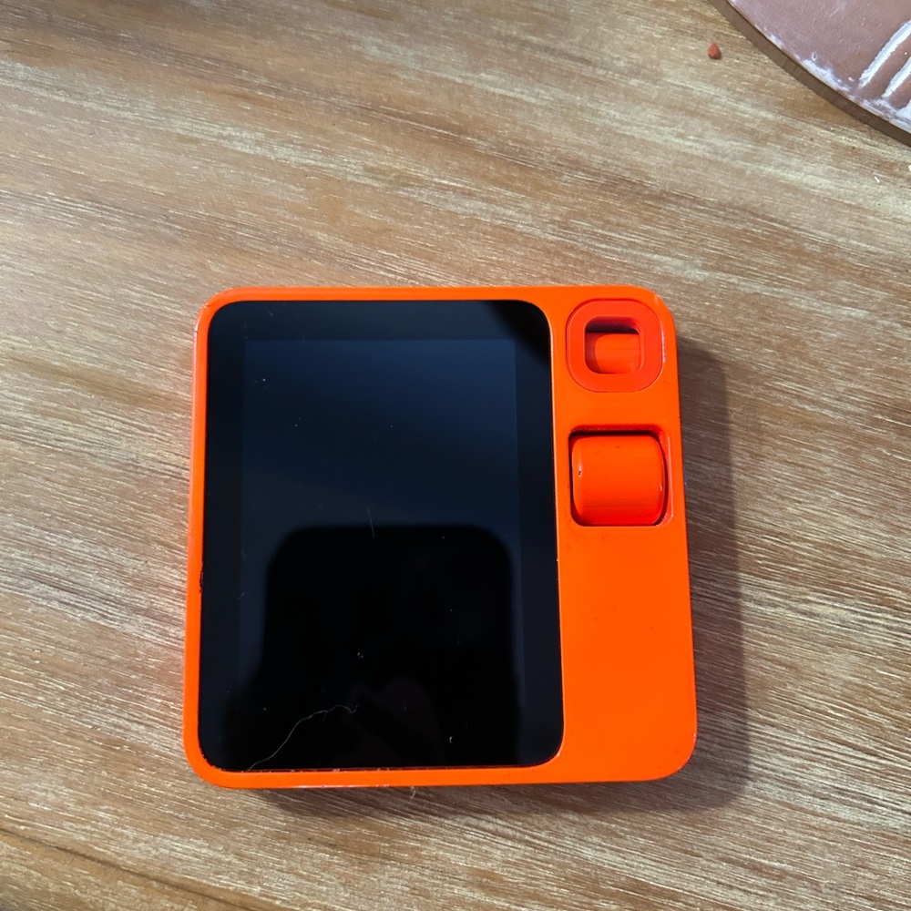Rabbit r1 ai device - Picture 3 of 3